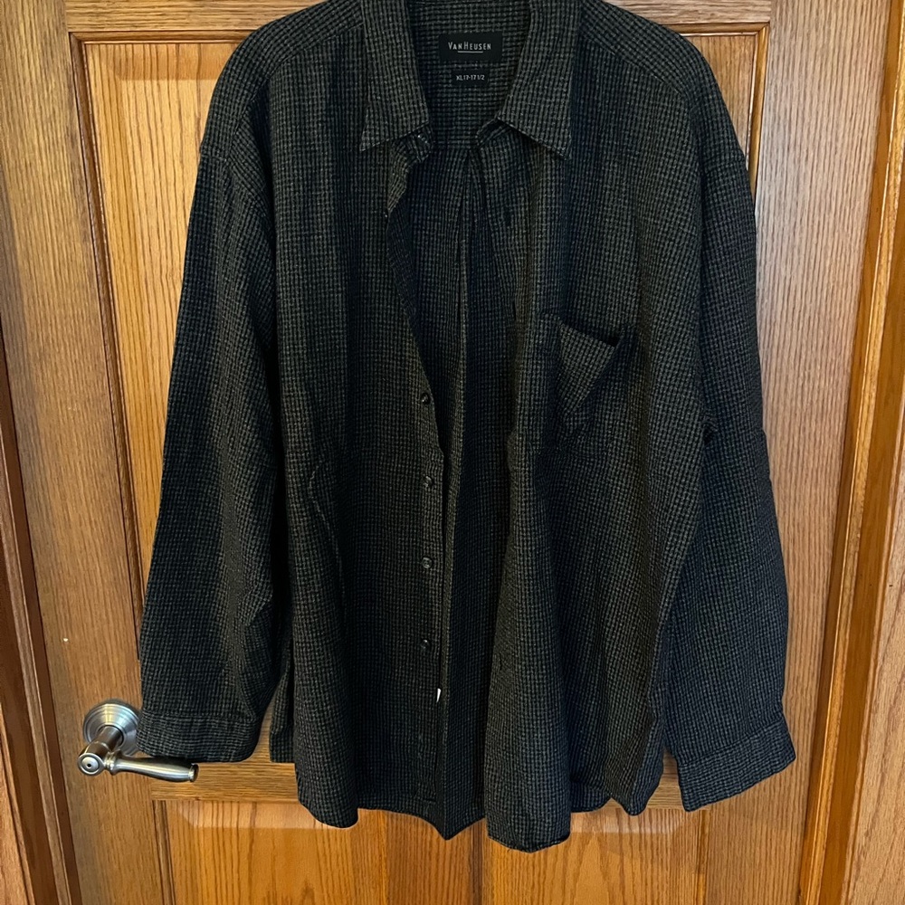 Van Heusen Black and Gray Button-Up Shirt